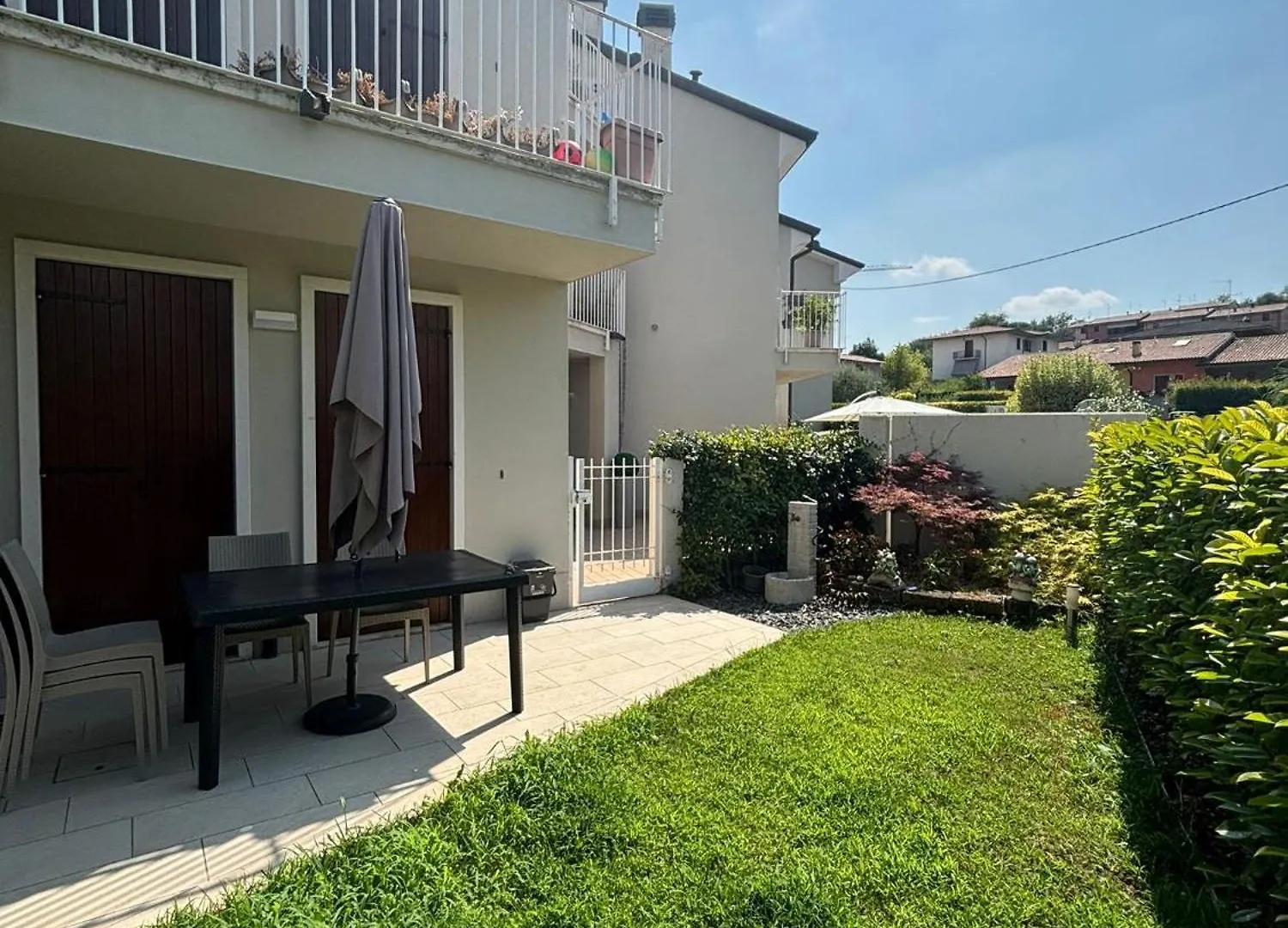 Contacten van Gonella House